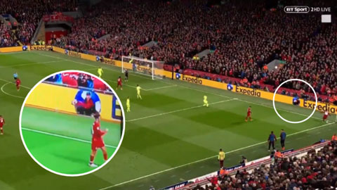 Cậu bé nhặt bóng là người hùng trong bàn thắng thứ 4 của Liverpool