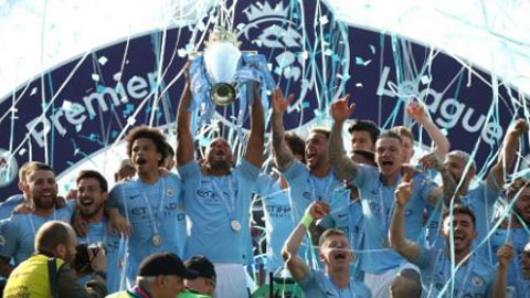 Vỡ òa khoảnh khắc Man City nâng cúp vô địch NHA 2018/19