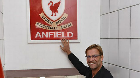 Vì sao Klopp cấm học trò chạm vào tấm biển 'This is Anfield' trước trận đấu