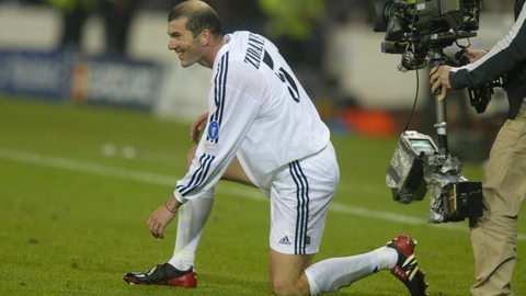 17 năm trước, Zidane ghi bàn thắng đẹp nhất lịch sử Champions League