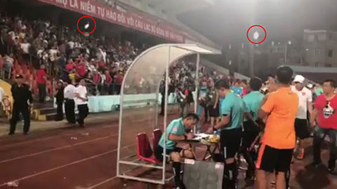 CĐV Hải Phòng ném chai lọ, lăng mạ trọng tài
