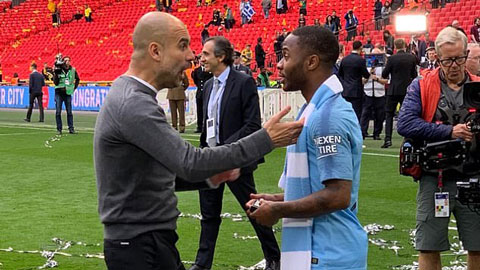 Pep 'dạy dỗ' Sterling ngay sau khi nâng cúp FA