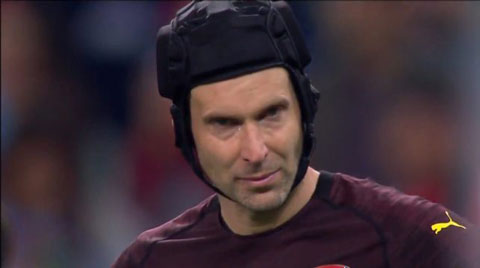 Thủ môn Petr Cech bật khóc, cầu thủ Arsenal đổ gục sau thất bại