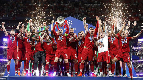 Giây phút Liverpool lần thứ 6 nâng cao chiếc cúp vô địch Champions League