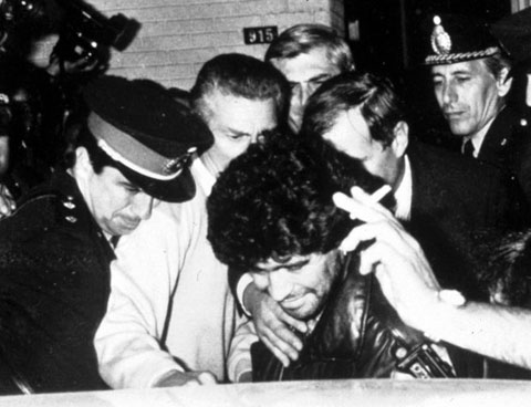 Maradona bị bắt vì tàng trữ  cocaine hồi 1991