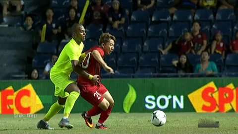 Pha phạm lỗi cực thô của cầu thủ Curacao (Curacao 0-0 Việt Nam)