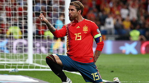 Sergio Ramos ăn mừng thả tim khiến khán giả khiếp vía