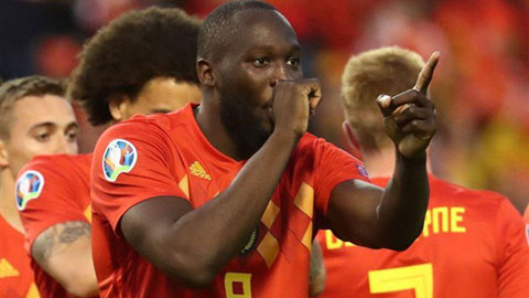 Chết cười với pha bỏ lỡ khó tin của Lukaku trước Scotland