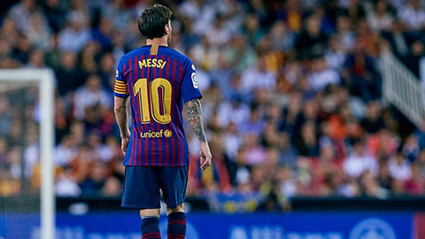 Vì sao Messi thường đi bộ ở 5 phút đầu mỗi trận đấu?