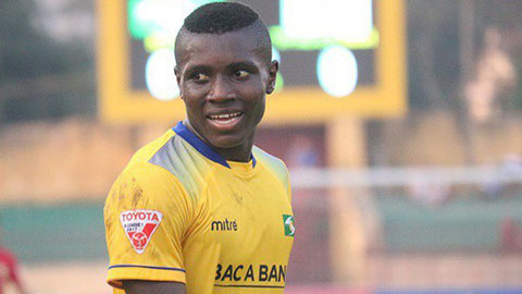 Không tưởng với tình huống dứt điểm hỏng ăn của tiền đạo SLNA 