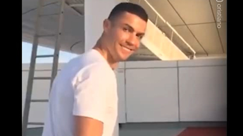 Ronaldo tận hưởng kỳ nghỉ thế nào?