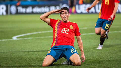 Những video độc, dị nhất tuần: Cầu thủ U21 Tây Ban Nha chuyền bóng bằng kỹ năng dị chưa từng thấy