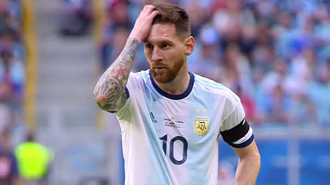 Messi bỏ lỡ khó tin trước Qatar khiến khán giả cười ồ