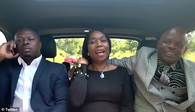 Wan-Bissaka và gia đình đi thăm trung tâm Carrington của M.U