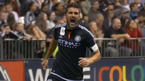 David Villa lừa thủ môn ghi bàn tinh tế trên đất Nhật