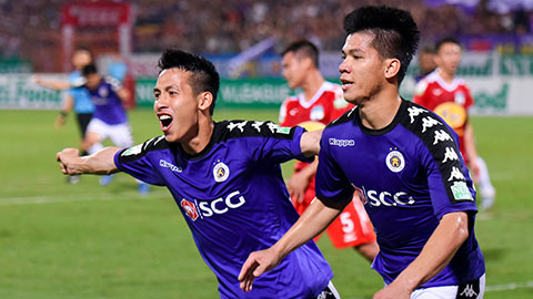 Kinh hoàng 20 lần vào lưới nhặt bóng của HAGL trước Hà Nội FC tại Hàng Đẫy