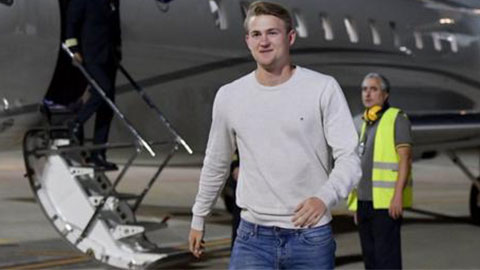 'Bom tấn' De Ligt đặt chân đến Turin, trở thành đồng đội của Ronaldo