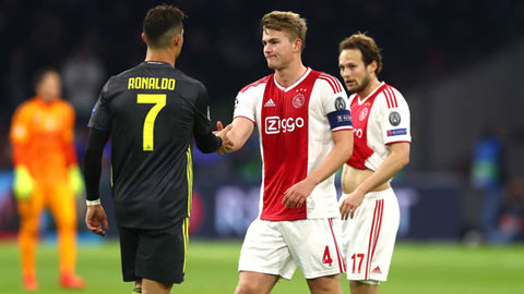 Ronaldo đã nói gì khiến De Ligt từ chối đến Barca?