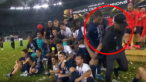 Những video độc, dị nhất tuần: Mbappe đẩy Neymar ra ngoài, không cho ăn mừng Siêu cúp Pháp