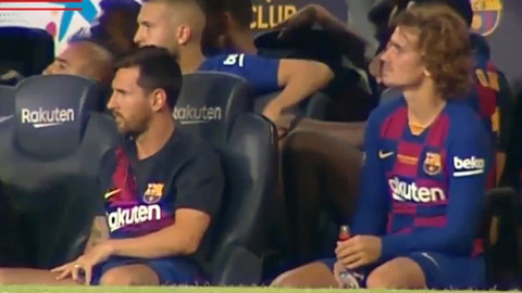 Messi từ chối bắt tay Griezmann khi ngồi cạnh