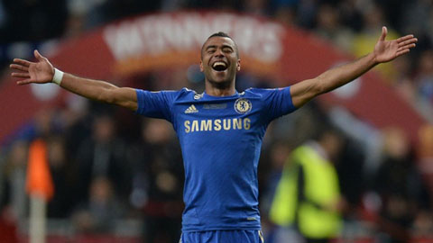 Hậu vệ trái nổi tiếng Ashley Cole giã từ sân cỏ