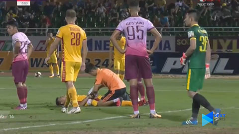 Sài Gòn FC - Thanh Hóa: Trọng tài không thổi penalty là đúng hay sai? 