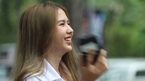 Fan nữ xinh đẹp Thái Lan ngóng Chanathip