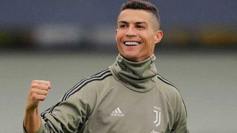 Ronaldo ghi bàn không tưởng từ chấm phạt góc trên sân tập