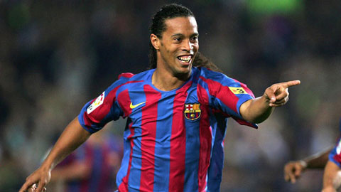 Ngày này 16 năm trước, Ronaldinho ghi bàn đầu tiên cho Barca