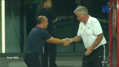 HLV Park Hang Seo cúi đầu trước Guus Hiddink dù chiến thắng