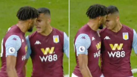 Cầu thủ Aston Villa thiết đầu công với đồng đội