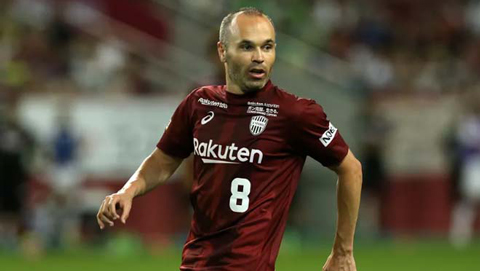 Iniesta chuyền bóng không tưởng từ sân nhà cho đồng đội tại Nhật