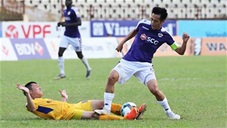 Rợn người 2 pha va chạm giữa Samson - Huy Hoàng và Văn Quyết - Đình Đồng
