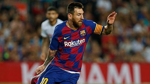 Messi lập siêu phẩm sút phạt vào lưới Sevilla