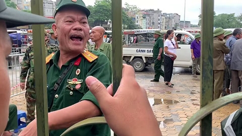 Thương binh lại làm loạn trước cổng VFF, đòi vé xem Việt Nam