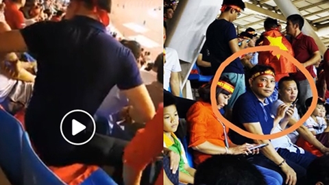 Phẫn nộ với người đàn ông ngồi lên Quốc kỳ xem trận Việt Nam - Malaysia