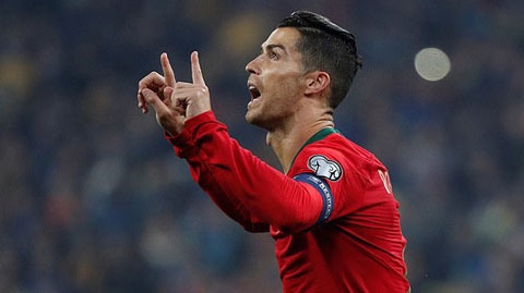 Ronaldo ghi bàn thắng thứ 700 trong sự nghiệp