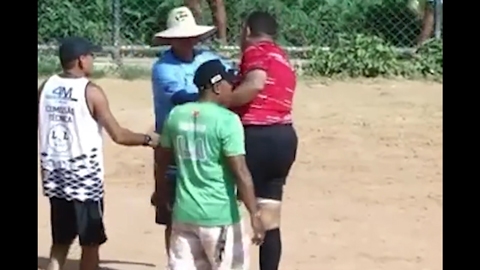 Vị trọng tài hạnh phúc nhất thế giới