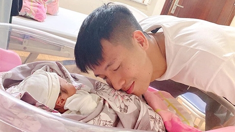Bùi Tiến Dũng gây sốt khi ru con bằng bản hit của Quân AP