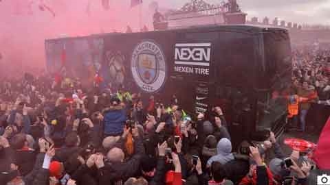 Pep lo sợ fan Liverpool tái hiện vụ tấn công xe bus