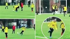 Con trai 10 tuổi của Rooney lập siêu phẩm đá phạt