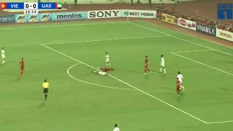 Văn Hậu dứt điểm không thành công (Việt Nam 0-0 UAE)