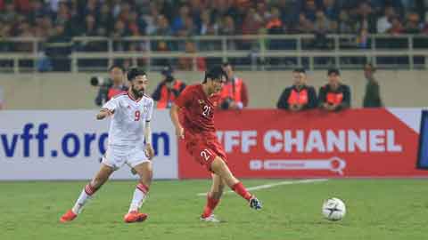 Tuấn Anh thi đấu miễn chê trước UAE