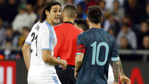 Vì sao Messi muốn đánh Cavani trong suốt trận Argentina - Uruguay