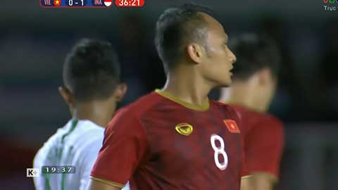 Trọng Hoàng tung cú sút xa nguy hiểm (U22 Việt Nam 0-1 U22 Indonesia)