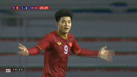 Đức Chinh nước rút đáng sợ ghi bàn thắng (trực tiếp: U22 Việt Nam 2-0 U22 Campuchia)