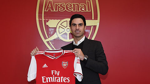 HLV Mikel Arteta ra mắt Arsenal