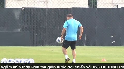 Đã mắt với skill tâng bóng của thầy Park trước đại chiến với U23 Triều Tiên