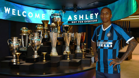 Ashley Young được chào đón nồng nhiệt tại Inter