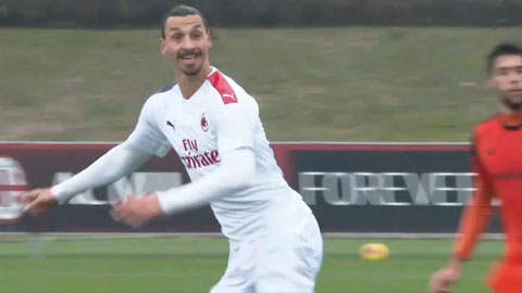 Ibra ngẫu hứng phô diễn kỹ thuật trong buổi tập của AC Milan